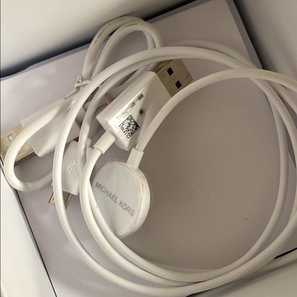 Michael kors digital original.   Perfect condition.  Selling it for moving. - Picture 4 of 5